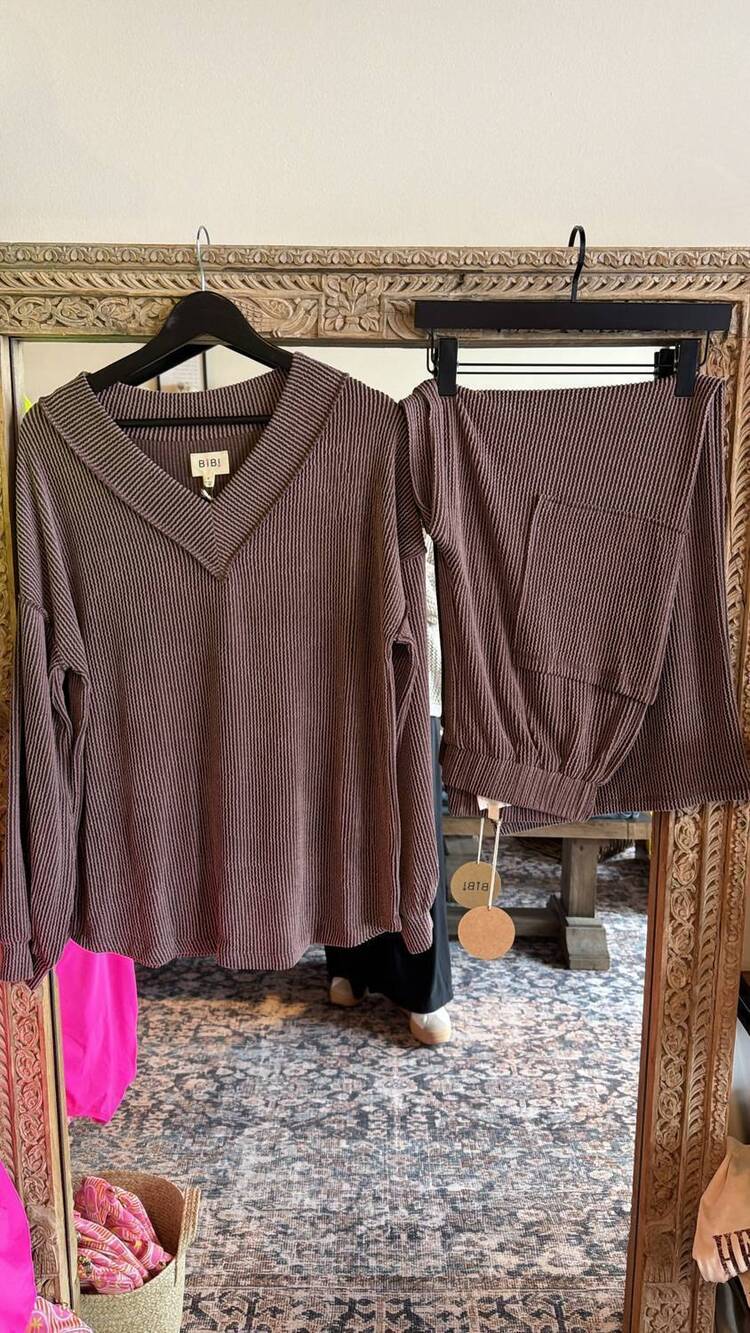 NEW BIBI women's two tone v-neck top & pants set in brown - Picture 3 of 3